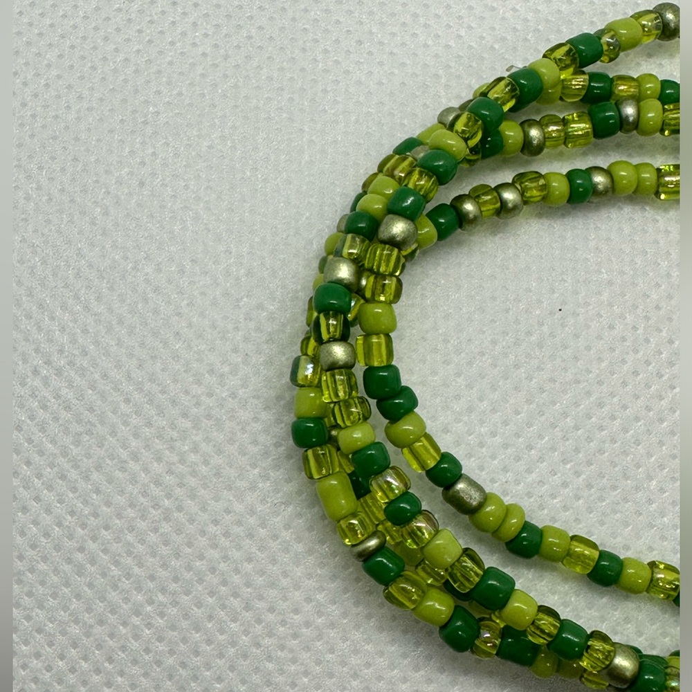 Set of 4 beaded stretch bracelets